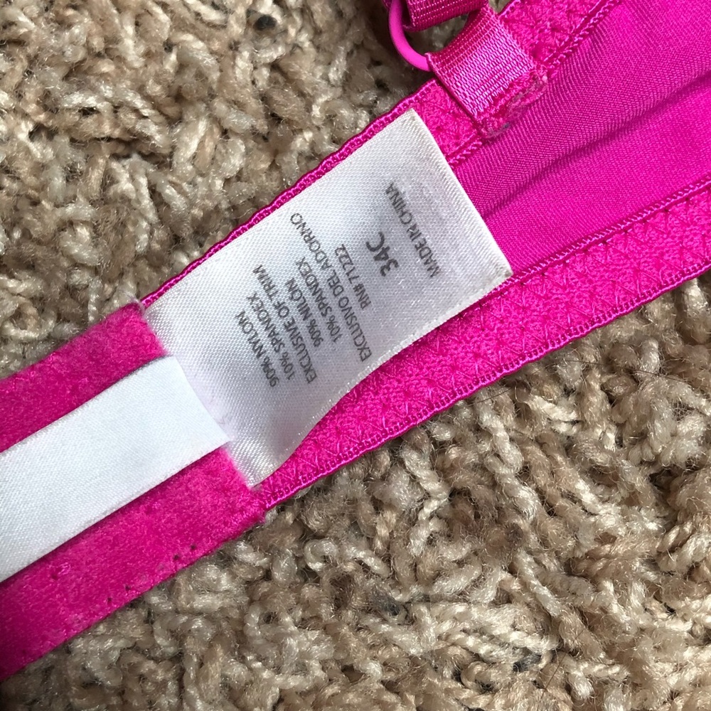 Jessica Simpson bra - Picture 7 of 7
